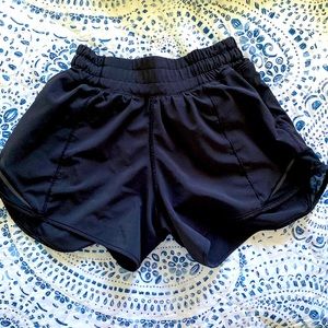 Black lulu lemon hotty hot shorts, 4 inch inseam size 0
